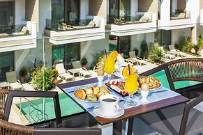 Pefki Deluxe Residences