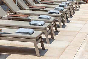 Pefki Deluxe Residences