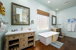 Casa Winfield 3 Bedroom Home by RedAwning