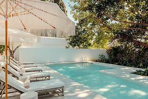 Anfitrión Villas & Suites