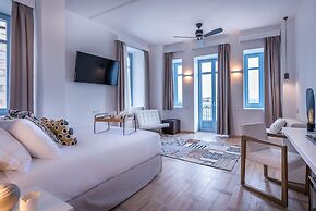 Shapes Luxury Suites