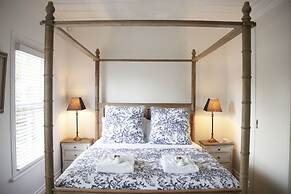 Robyn's Luxury Cottage