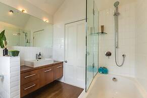 Robyn's Luxury Cottage