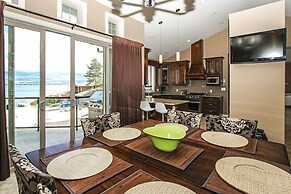 Luxury Lakefront Rooms