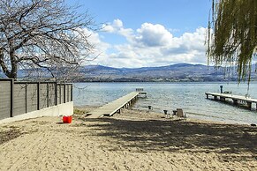 Luxury Lakefront Rooms