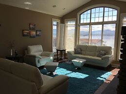 Luxury Lakefront Rooms