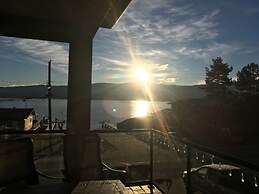 Luxury Lakefront Rooms