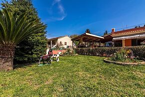 Antonela Sunshine Apartment by CorfuEscapes