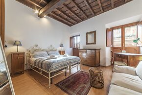 Montecitorio & Pantheon Stylish Flat