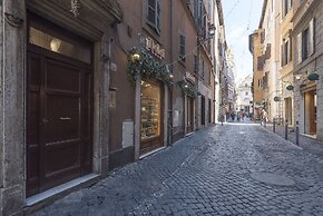 Montecitorio & Pantheon Stylish Flat