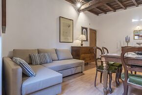 Montecitorio & Pantheon Stylish Flat