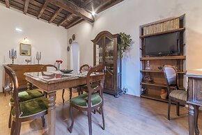 Montecitorio & Pantheon Stylish Flat