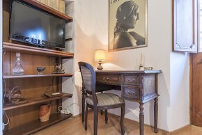 Montecitorio & Pantheon Stylish Flat