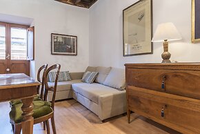 Montecitorio & Pantheon Stylish Flat