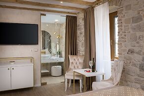 Le Premier Luxury Rooms