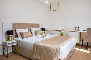 Le Premier Luxury Rooms