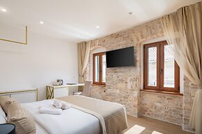 Le Premier Luxury Rooms