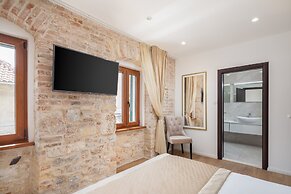 Le Premier Luxury Rooms