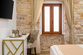 Le Premier Luxury Rooms