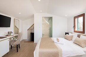 Le Premier Luxury Rooms