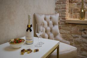 Le Premier Luxury Rooms