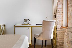 Le Premier Luxury Rooms