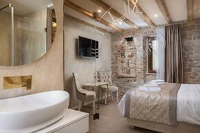 Le Premier Luxury Rooms