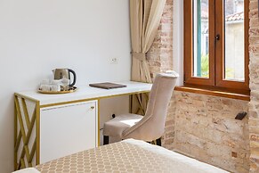 Le Premier Luxury Rooms