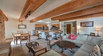 Rustic Mountain 3 Br  Plaza 3 Bedroom Condo - No Cleaning Fee! by RedA