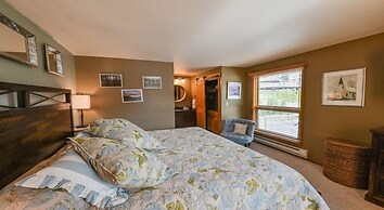 Rustic Mountain 3 Br  Plaza 3 Bedroom Condo - No Cleaning Fee! by RedA