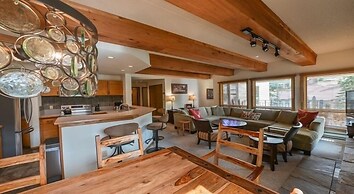 Rustic Mountain 3 Br  Plaza 3 Bedroom Condo - No Cleaning Fee! by RedA