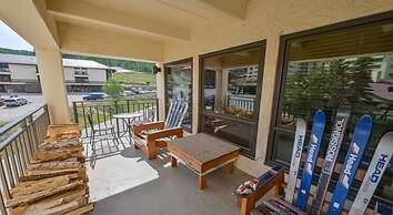 Rustic Mountain 3 Br  Plaza 3 Bedroom Condo - No Cleaning Fee! by RedA