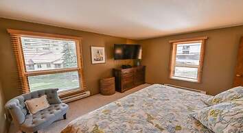 Rustic Mountain 3 Br  Plaza 3 Bedroom Condo - No Cleaning Fee! by RedA