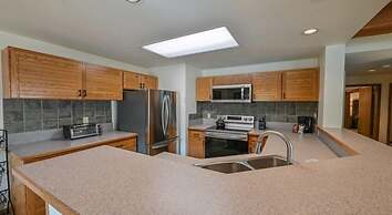 Rustic Mountain 3 Br  Plaza 3 Bedroom Condo - No Cleaning Fee! by RedA