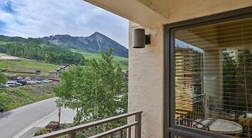 Rustic Mountain 3 Br  Plaza 3 Bedroom Condo - No Cleaning Fee! by RedA