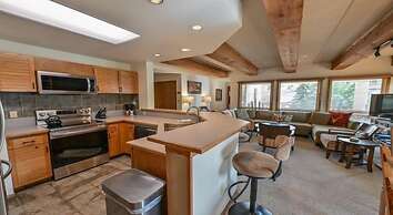 Rustic Mountain 3 Br  Plaza 3 Bedroom Condo - No Cleaning Fee! by RedA