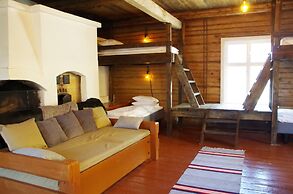 LAURI Historical Log House Manor