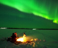 LAURI Historical Log House Manor