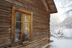 LAURI Historical Log House Manor