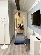 LAURI Historical Log House Manor