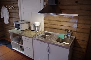 LAURI Historical Log House Manor