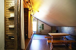 LAURI Historical Log House Manor