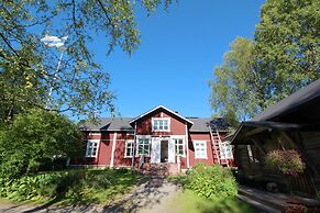 LAURI Historical Log House Manor