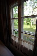 LAURI Historical Log House Manor