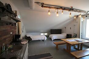 LAURI Historical Log House Manor