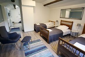 LAURI Historical Log House Manor