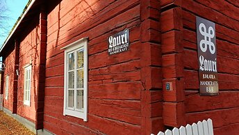LAURI Historical Log House Manor