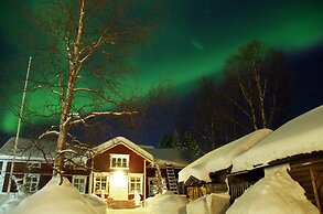 LAURI Historical Log House Manor