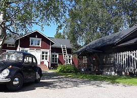 LAURI Historical Log House Manor