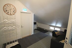 LAURI Historical Log House Manor